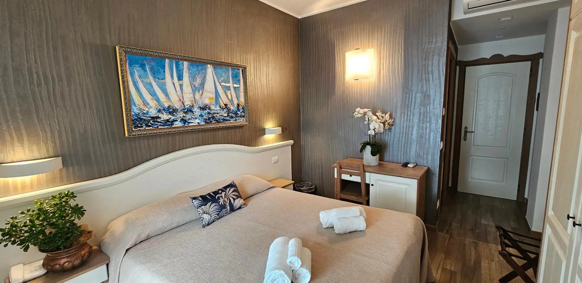 Hotel Meridiana Bellano 3*,  Italy